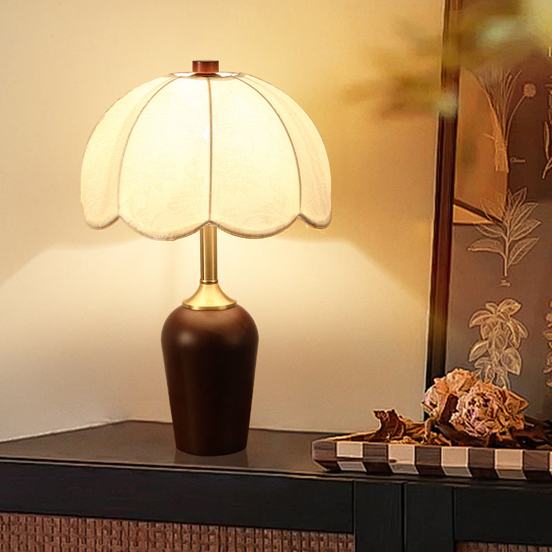 Traditionelle französische Kuppel aus Gummibaumholz und Kupferstoff 1-Licht Tischlampe für das Schlafzimmer 