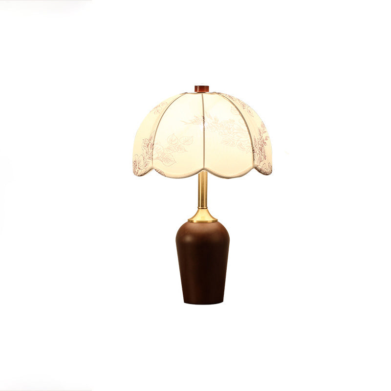 Traditionelle französische Kuppel aus Gummibaumholz und Kupferstoff 1-Licht Tischlampe für das Schlafzimmer 