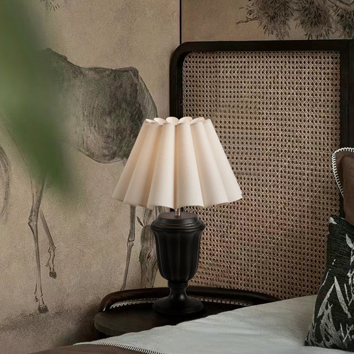 Lámpara de mesa de 1 luz tradicional francesa con pantalla cónica de algodón y lino, madera de fresno maciza y metal para dormitorio 