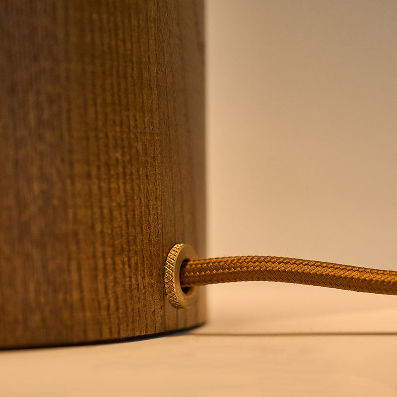 Moderne Mid-Century Kegelkarierte Lampenschirm aus Aschenholz Stoff 1-Licht Tischlampe für das Schlafzimmer 