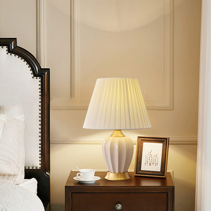 Lampe de table 1 lumière en céramique en laiton massif avec abat-jour en tissu effilé nordique contemporain pour chambre 