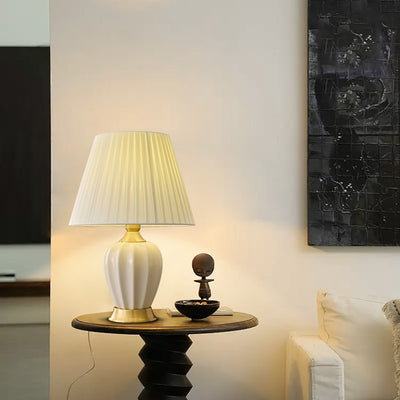Lámpara de mesa de 1 luz para dormitorio con pantalla de tela cónica nórdica contemporánea de cerámica de latón macizo 