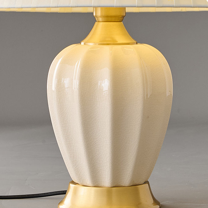 Lámpara de mesa de 1 luz para dormitorio con pantalla de tela cónica nórdica contemporánea de cerámica de latón macizo 