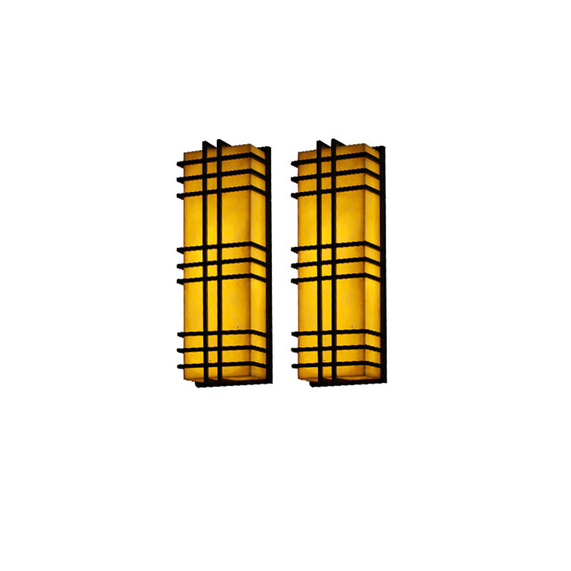 Architektonische Wandleuchte im Prairie-Stil – Bernsteinfarbenes, mattiertes Glas &amp; schwarzes Gitterdesign 