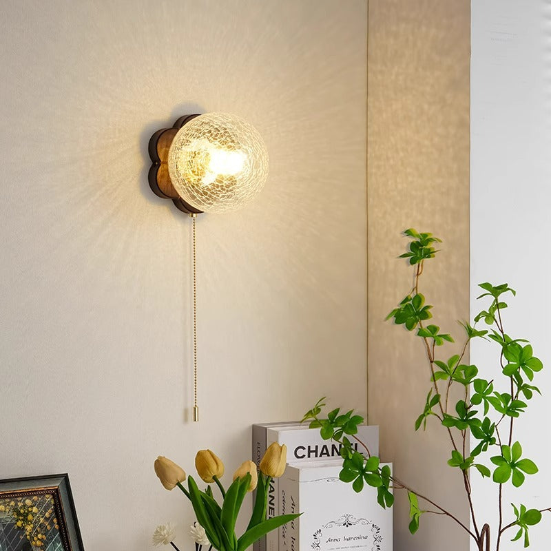 Traditionelle französische Kugel-Wandleuchte aus Eschenholz und Glas mit 1 Licht für das Schlafzimmer 