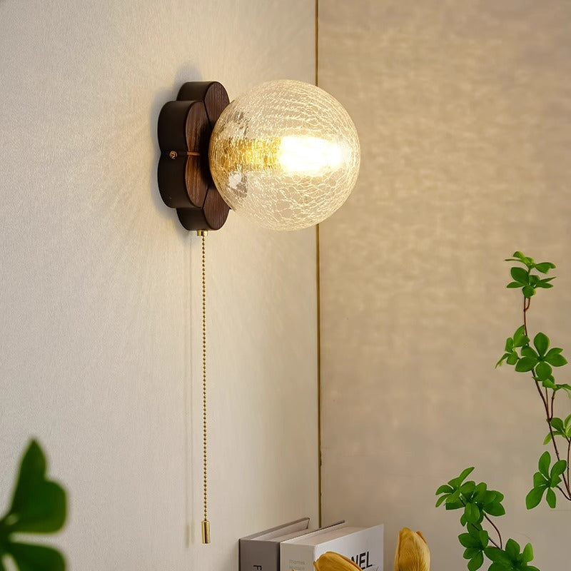 Traditionelle französische Kugel-Wandleuchte aus Eschenholz und Glas mit 1 Licht für das Schlafzimmer 