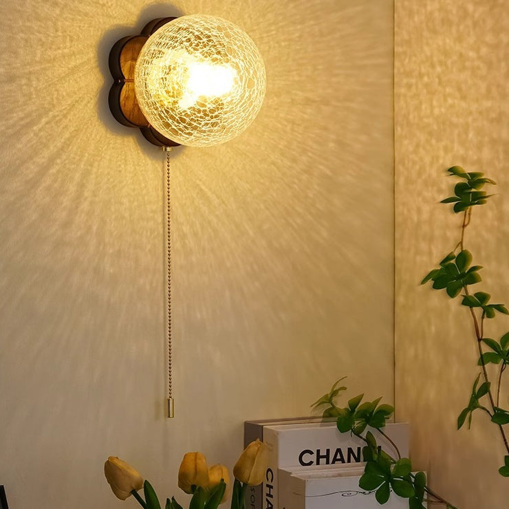 Traditionelle französische Kugel-Wandleuchte aus Eschenholz und Glas mit 1 Licht für das Schlafzimmer 