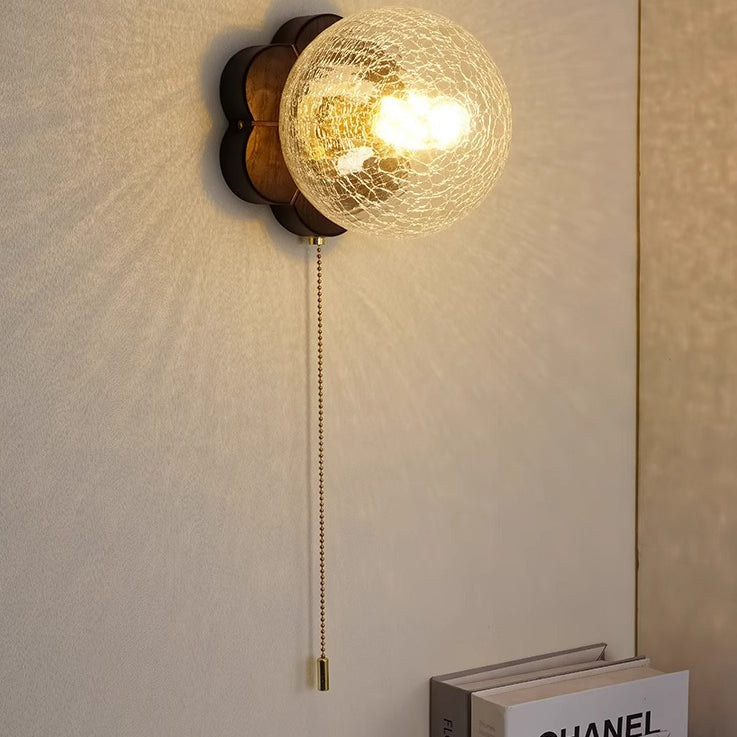 フレンチフローラルウォールスコンス – 寝室用の花の形をしたベース付きの1灯アッシュウッド＆ガラス 