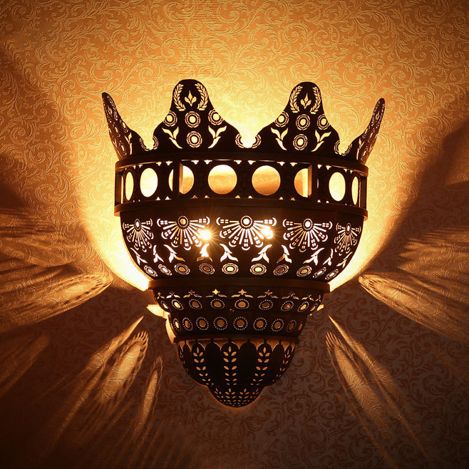 Medieval European Wall Sconce – 1-Light Brass Dome Lamp with Church-Inspired Texture for Hallway