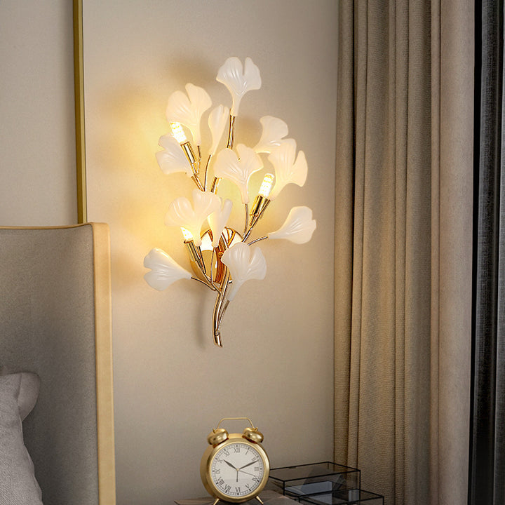 Moderne Art-Deco-Wandleuchte – 2/3-Licht Keramik Ginkgo Biloba Lampe für das Schlafzimmer 