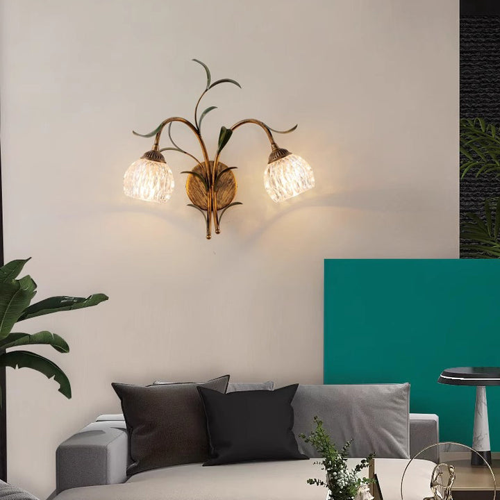 Traditionelle französische Blumen-Wandleuchte – 1/2-Licht Eisen- & Glaslampe für das Wohnzimmer 
