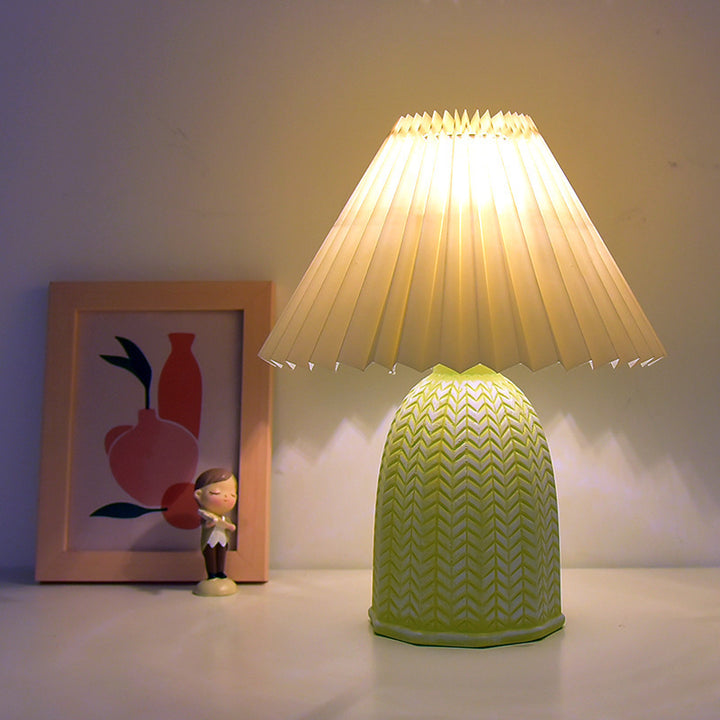 Lampe de Table Nordique Contemporaine – Lampe à 1 Lumière en Tissu et Céramique en Forme de Frustum pour Chambre 