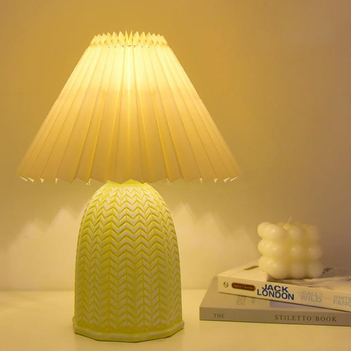 Lampe de Table Nordique Contemporaine – Lampe à 1 Lumière en Tissu et Céramique en Forme de Frustum pour Chambre 