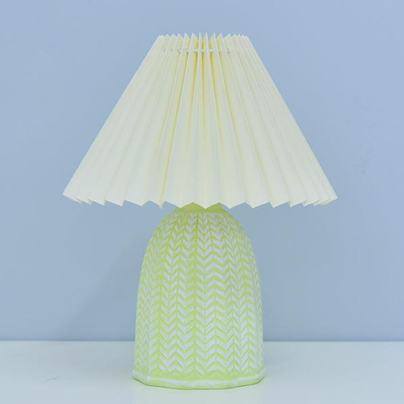 Lampe de Table Nordique Contemporaine – Lampe à 1 Lumière en Tissu et Céramique en Forme de Frustum pour Chambre 