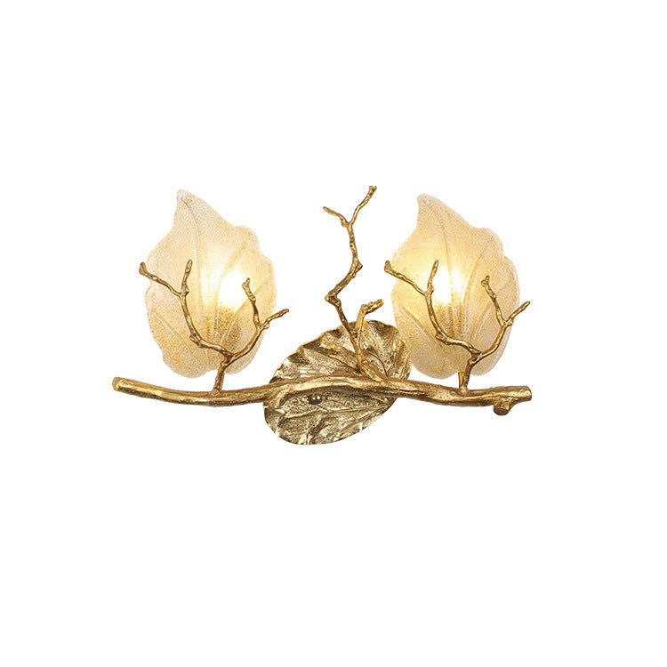 Applique murale nordique contemporaine – Lampe à deux lumières avec feuilles de cuivre et base en branche d&