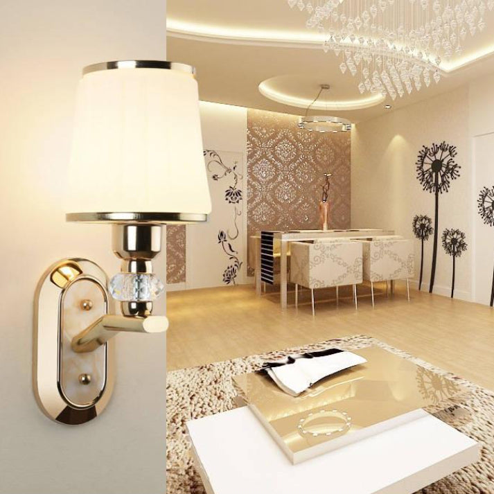 Applique murale nordique contemporaine – Lampe effilée en fer et verre à 1/2 lumière avec cristal pour salon 
