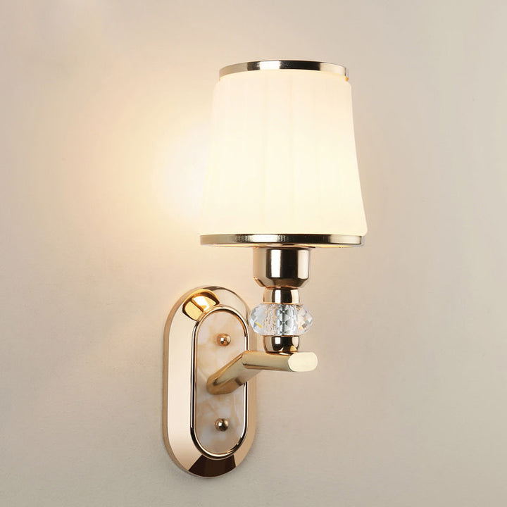 Applique murale nordique contemporaine – Lampe effilée en fer et verre à 1/2 lumière avec cristal pour salon 