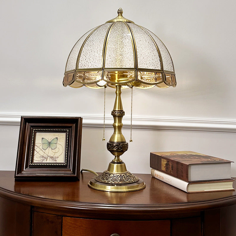 Traditionelle europäische Kuppel-Kupfer-Glas-2-Licht-Tischlampe für das Schlafzimmer 
