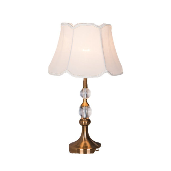 Traditionelle europäische Frustum-Kegel-Eisen-Kristall-Stoff 1-Licht Tischlampe für das Schlafzimmer 