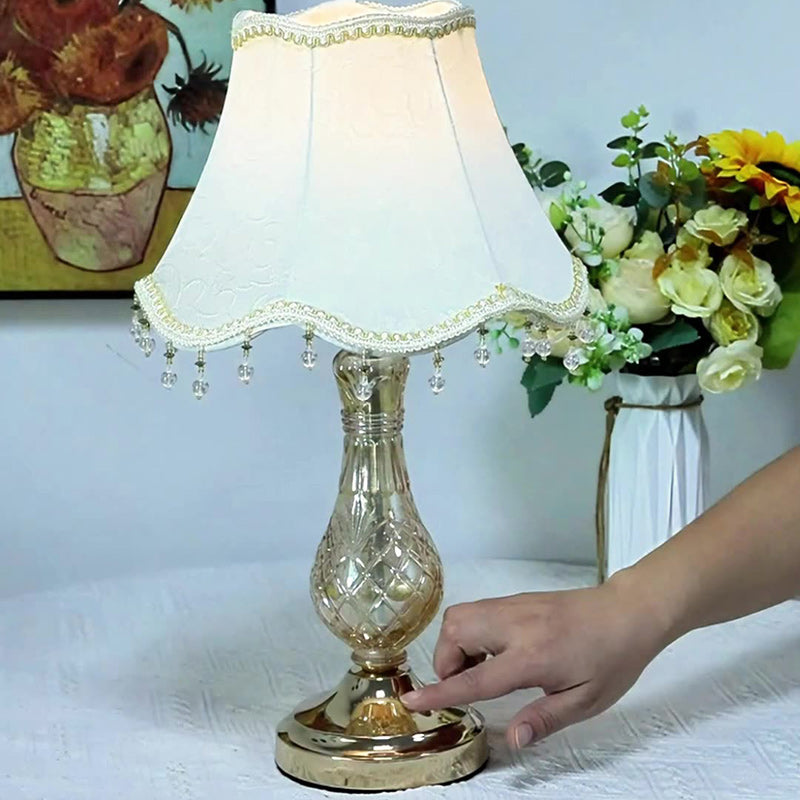 Lampe de table à 1 lumière en verre métallique en tissu cône tronqué européen traditionnel pour chambre 