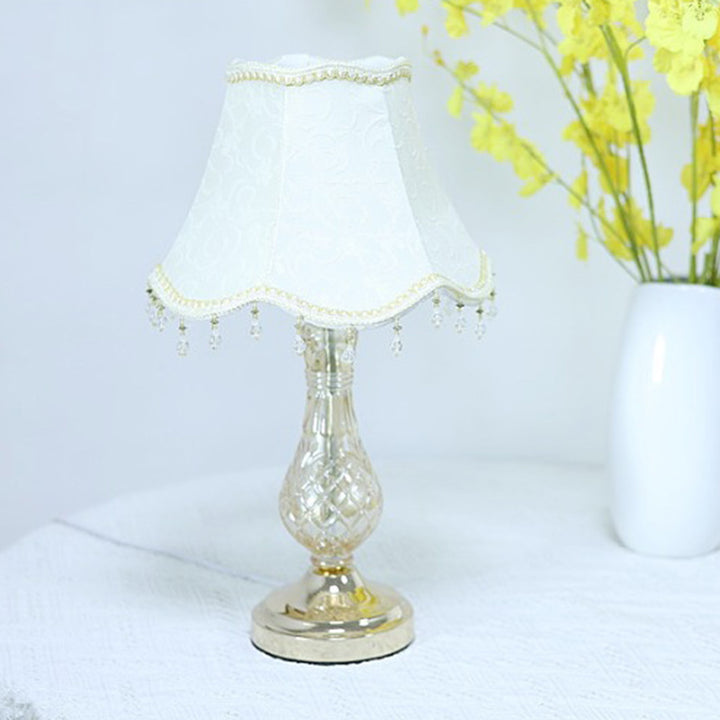 Lampe de table à 1 lumière en verre métallique en tissu cône tronqué européen traditionnel pour chambre 