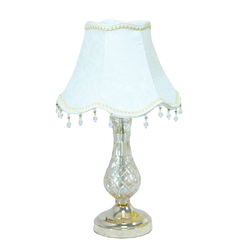 Lampe de table à 1 lumière en verre métallique en tissu cône tronqué européen traditionnel pour chambre 