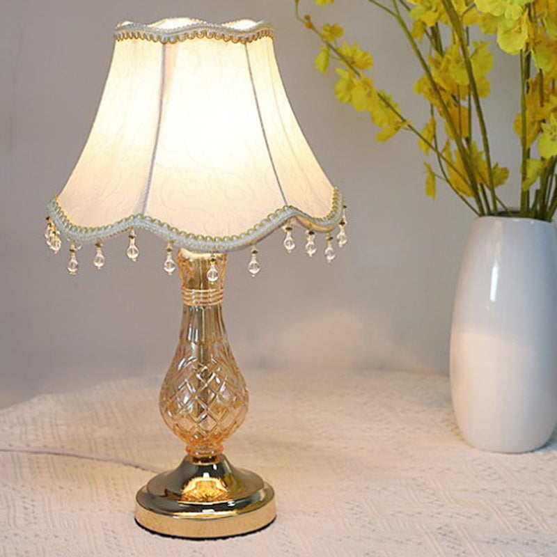 Lampe de table à 1 lumière en verre métallique en tissu cône tronqué européen traditionnel pour chambre 