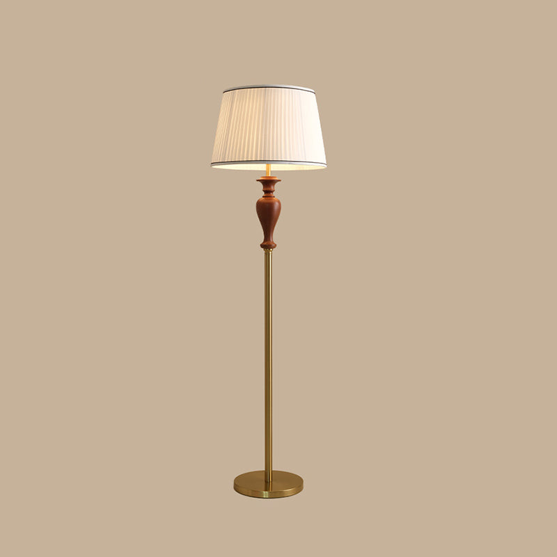 Lámpara de pie de 1 luz de madera de fresno en forma de cono truncado francés tradicional con tela y metal para sala de estar 