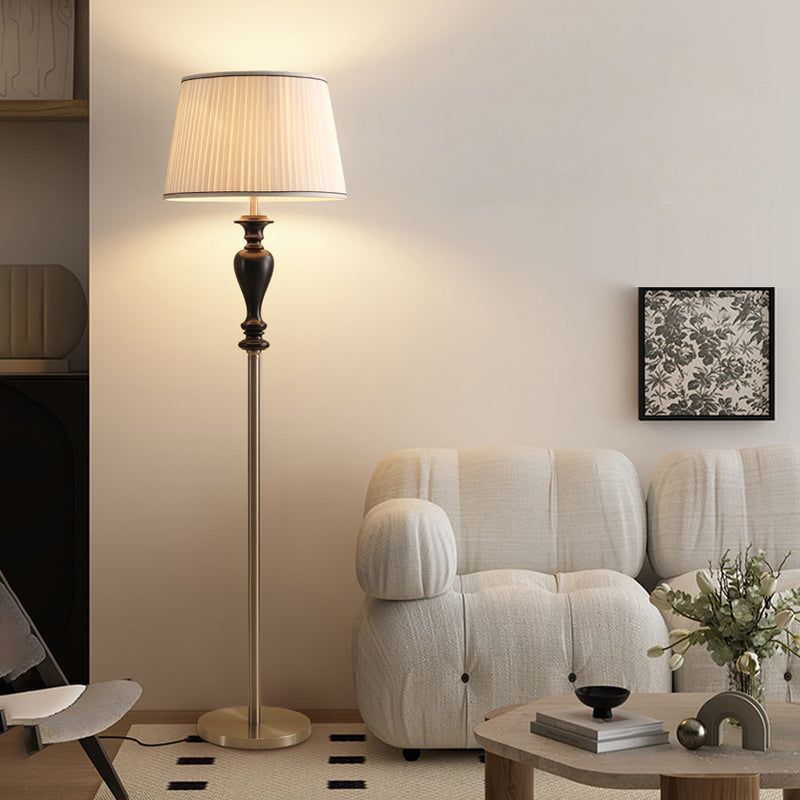Lámpara de pie de 1 luz de madera de fresno en forma de cono truncado francés tradicional con tela y metal para sala de estar 