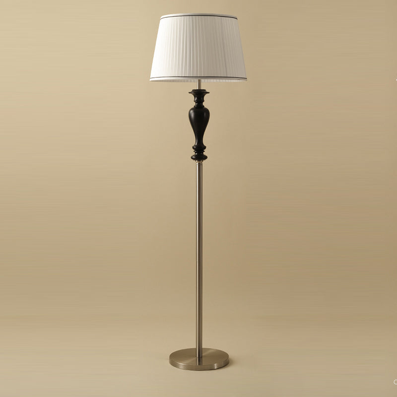 Lámpara de pie de 1 luz de madera de fresno en forma de cono truncado francés tradicional con tela y metal para sala de estar 