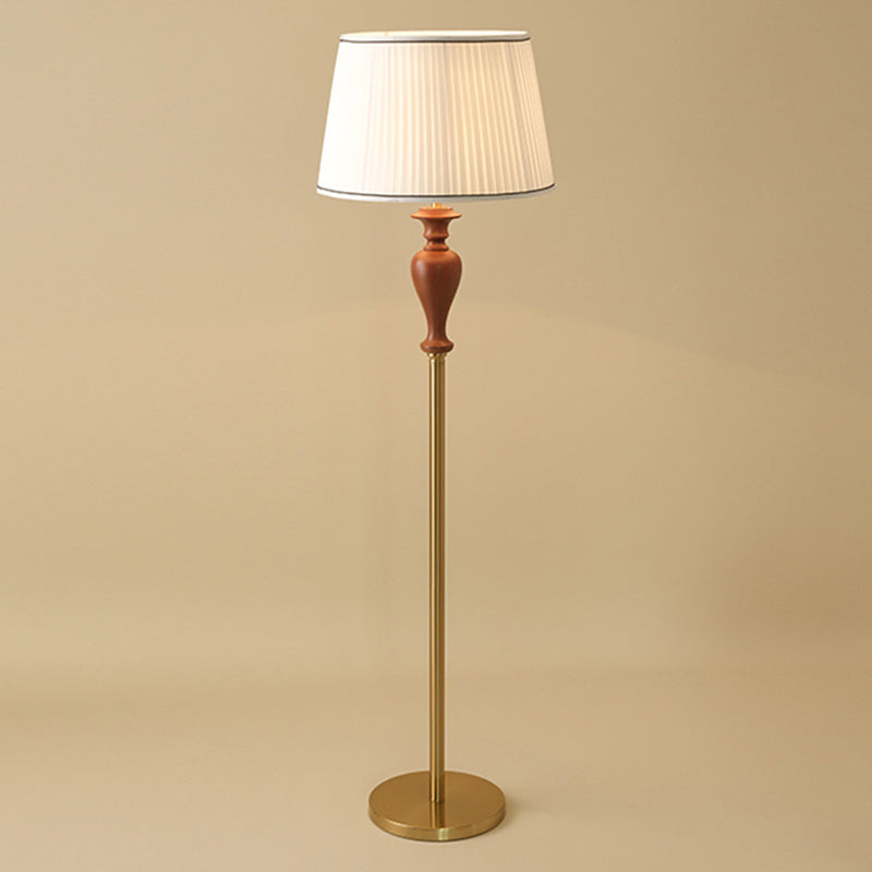Lámpara de pie de 1 luz de madera de fresno en forma de cono truncado francés tradicional con tela y metal para sala de estar 