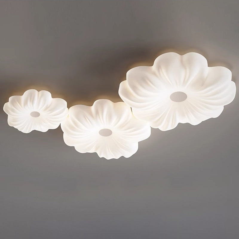 Luz de techo LED contemporánea creativa de flores – Montaje al ras en hierro y PE para dormitorio 