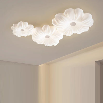 Luz de techo LED contemporánea creativa de flores – Montaje al ras en hierro y PE para dormitorio 