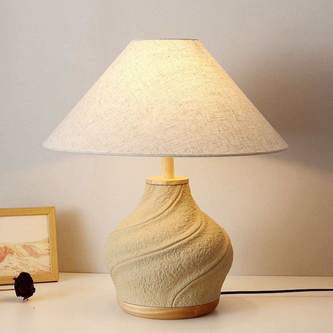 Traditionelle Vintage-Kegel-Tischlampe – 1-Licht Travertin &amp; Glas für das Schlafzimmer 