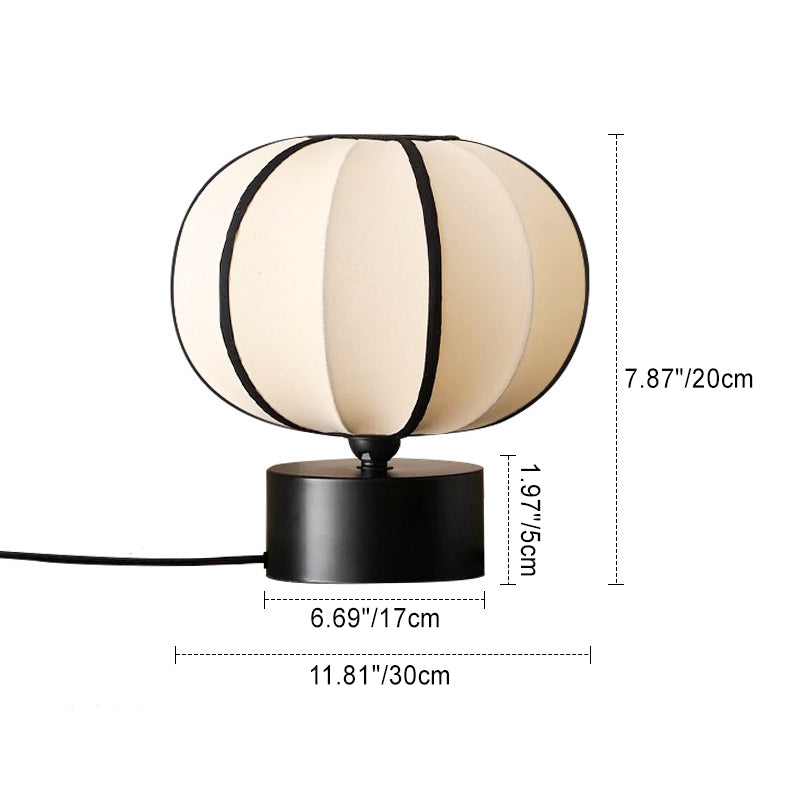 Zeitgenössische skandinavische LED-Tischlampe – Kugeldesign aus Eisen & Stoff für das Schlafzimmer 