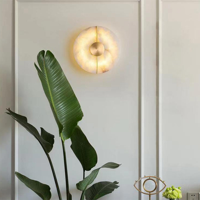 Zeitgenössische nordische runde Kupfer-Marmor-LED-Wandleuchte für das Schlafzimmer 
