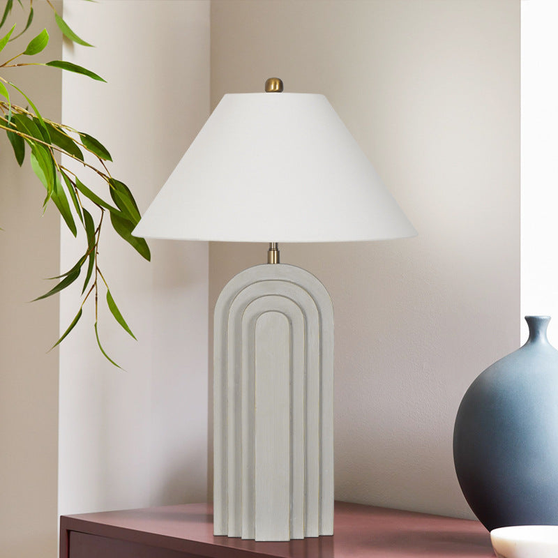 Moderne Einfachheit Kegelstumpf Kegel Harz Stoff Metall 1-Licht Tischlampe Für Schlafzimmer 