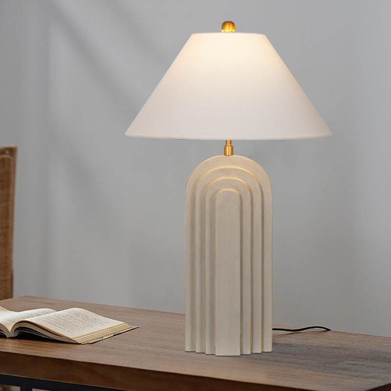 Moderne Einfachheit Kegelstumpf Kegel Harz Stoff Metall 1-Licht Tischlampe Für Schlafzimmer 