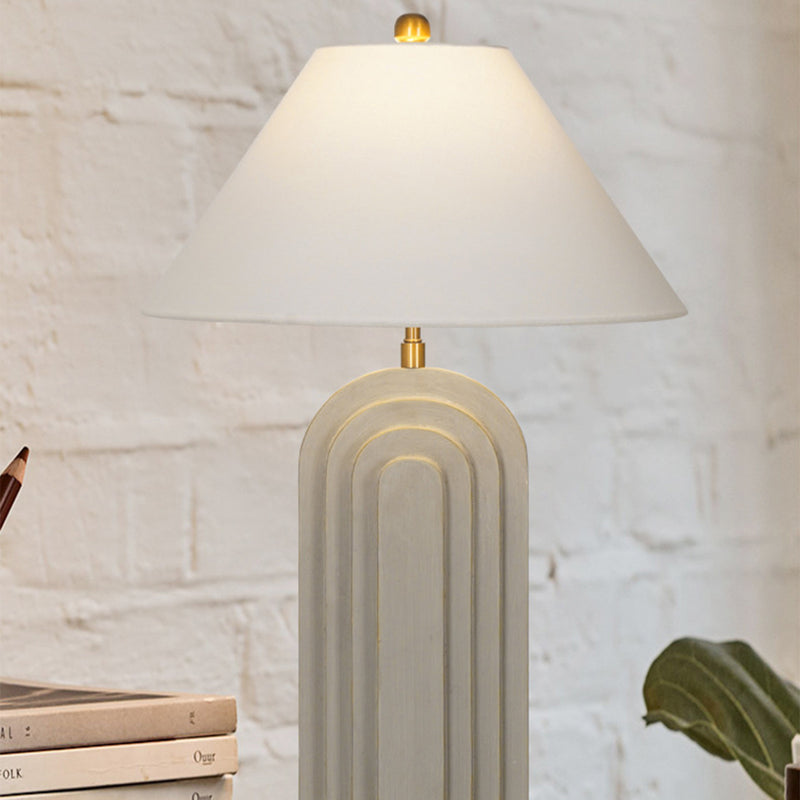 Moderne Einfachheit Kegelstumpf Kegel Harz Stoff Metall 1-Licht Tischlampe Für Schlafzimmer 