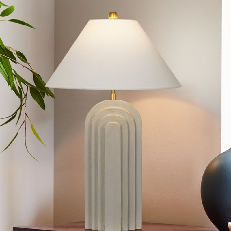 Moderne Einfachheit Kegelstumpf Kegel Harz Stoff Metall 1-Licht Tischlampe Für Schlafzimmer 