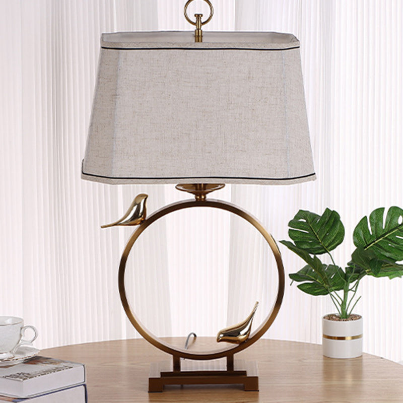 Traditionelle chinesische Tischlampe aus kreisförmigem Kupfermetall mit einem Licht für das Schlafzimmer 