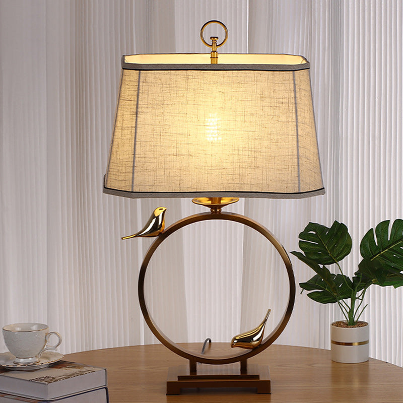 Traditionelle chinesische Tischlampe aus kreisförmigem Kupfermetall mit einem Licht für das Schlafzimmer 