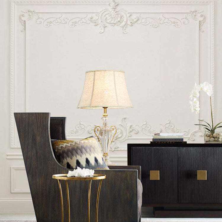 Traditionelle europäische Frustum-Kegel-Kristall-Kupfer-Stoff 1-Licht-Tischlampe für das Schlafzimmer 