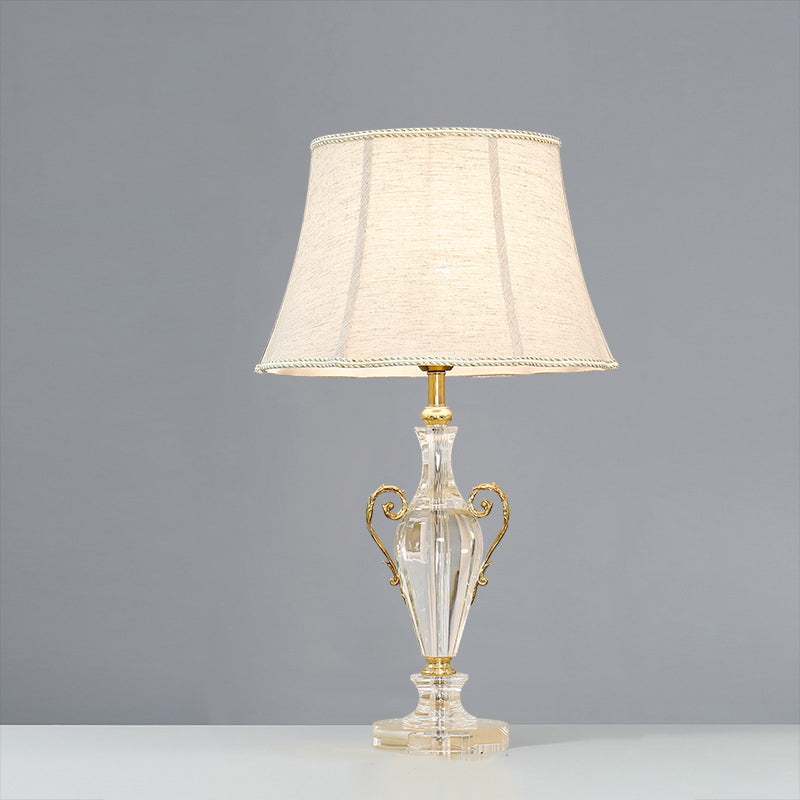 Traditionelle europäische Frustum-Kegel-Kristall-Kupfer-Stoff 1-Licht-Tischlampe für das Schlafzimmer 