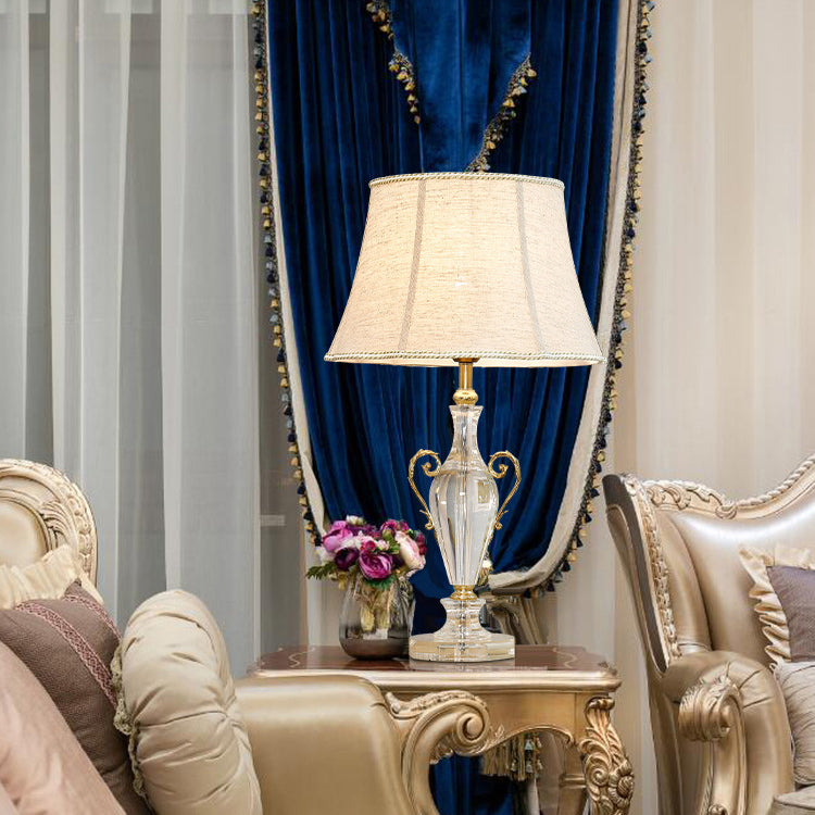 Traditionelle europäische Frustum-Kegel-Kristall-Kupfer-Stoff 1-Licht-Tischlampe für das Schlafzimmer 