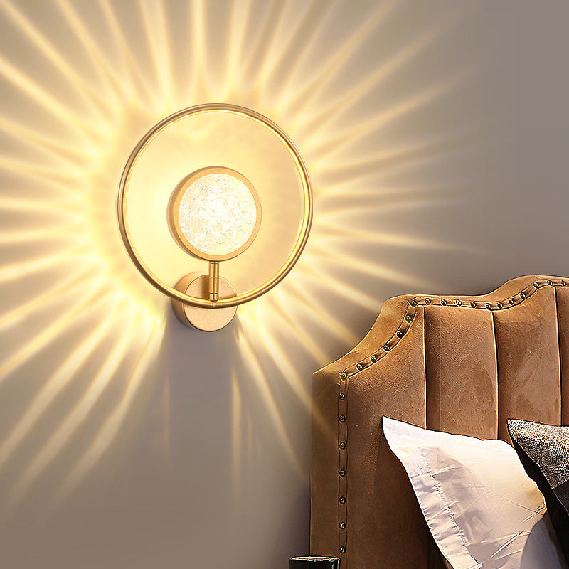مصباح حائط LED من الكريستال والحديد بتصميم عصري فاخر لغرفة النوم 