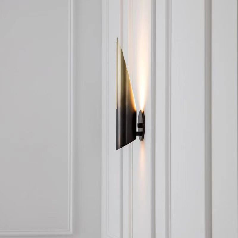 Zeitgenössische Nordic Tube Iron 1-Licht Wandleuchte für das Schlafzimmer 