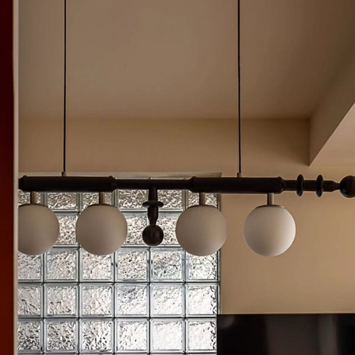 Traditioneller französischer Globus Kronleuchter aus Eschenholz, Glas und Metall mit 4 Lichtern für das Wohnzimmer 
