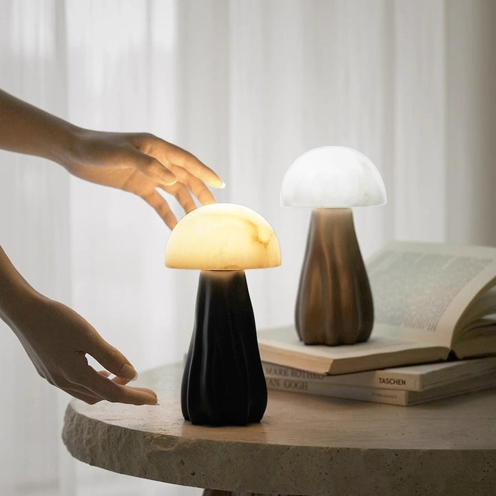 Zeitgenössische kreative Pilz-Marmor 1-Licht Tischlampe für das Schlafzimmer 