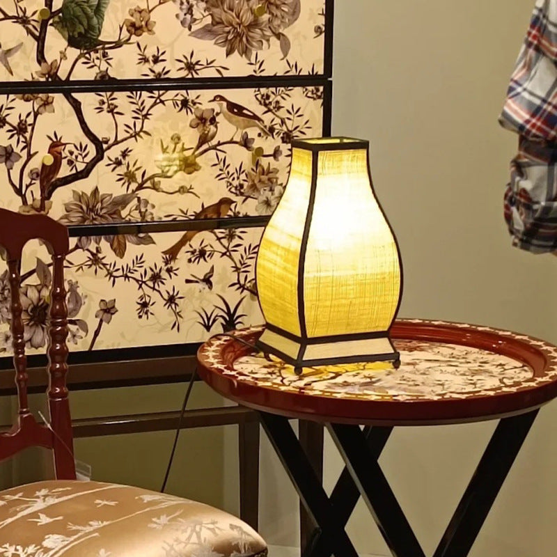 Lámpara de Mesa de 1 Luz con Pantalla de Tela Trapezoidal Tradicional China para Dormitorio 